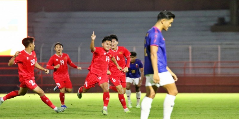 HLV U19 Việt Nam đã có những phản ứng dữ dội sau quyết định của trọng tài